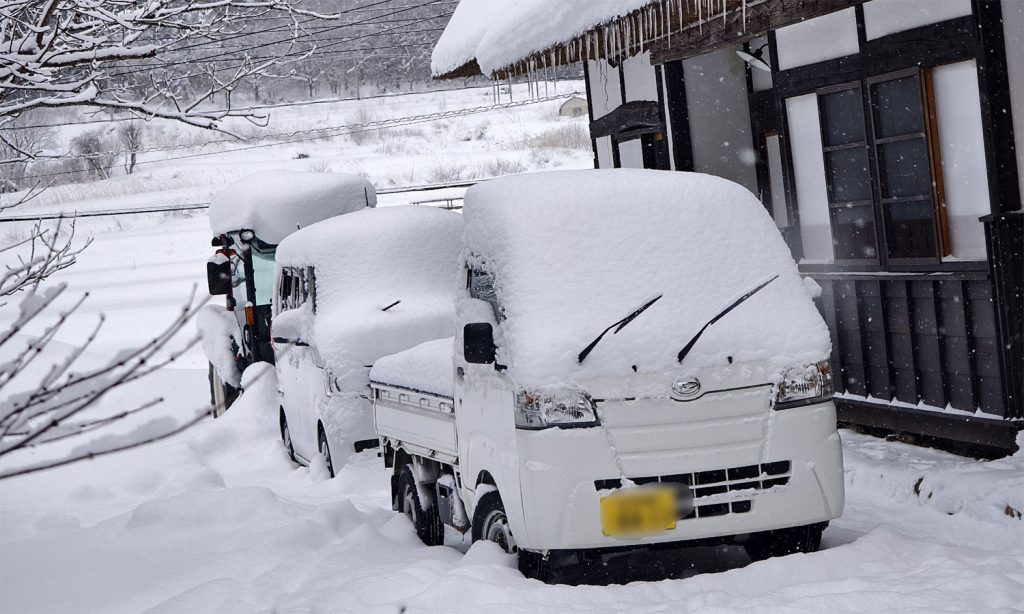 Record Snowfall Paralyzes Hokkaido Transport, Travelers Urged to Prepare