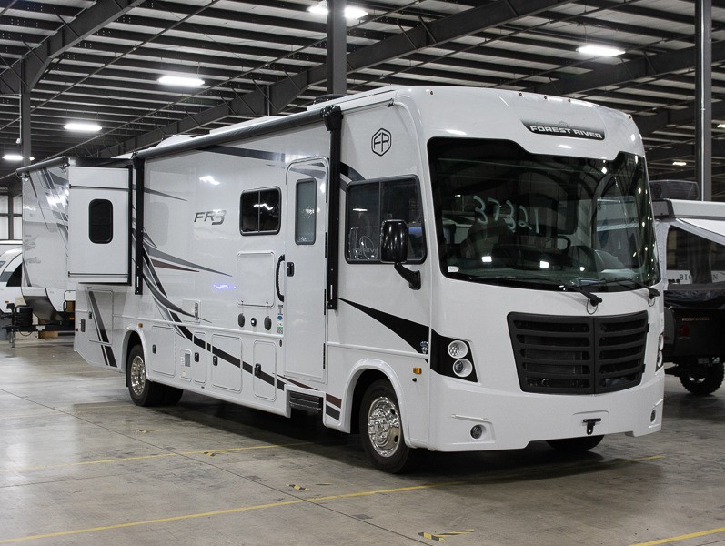 Discover a Wide Range of Motorhomes, Campers, and Trailers at Motorhomes 2 Go