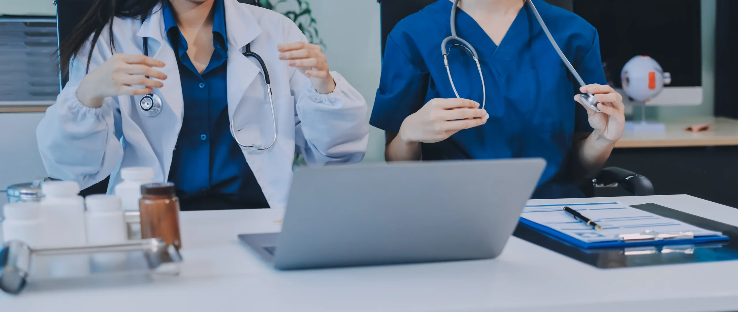 Claims Data vs EHR: A Strategic Guide to Choosing the Right Healthcare Datasets